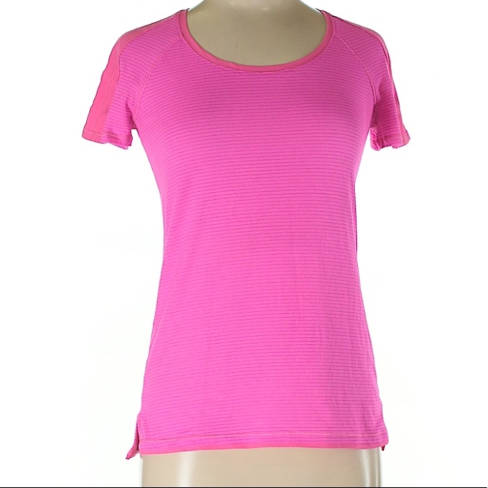 Lululemon light weigh tee size 6